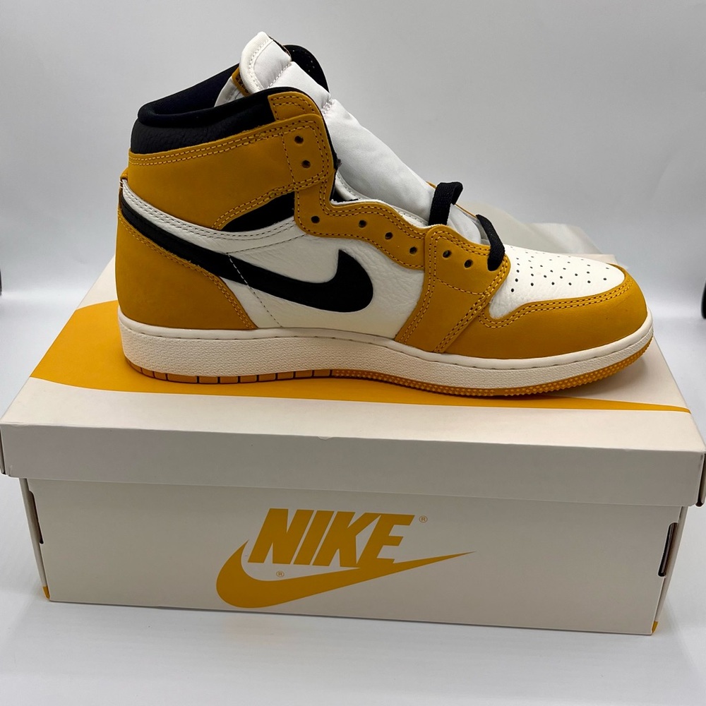 ✨AIR JORDAN 1 RETRO HIGH OG✨Men's Black, White, and Yellow High-Top Sneakers